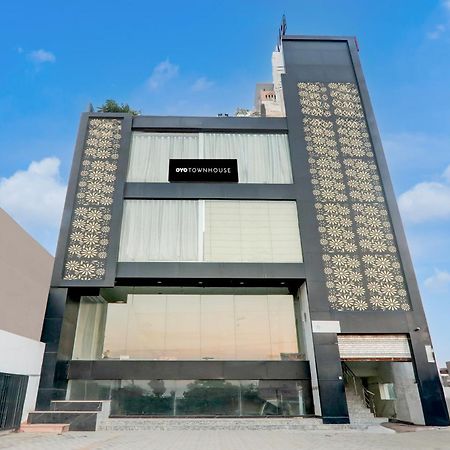Super Hotel O Banthara Near Airport Banthra Sikandarpur Buitenkant foto