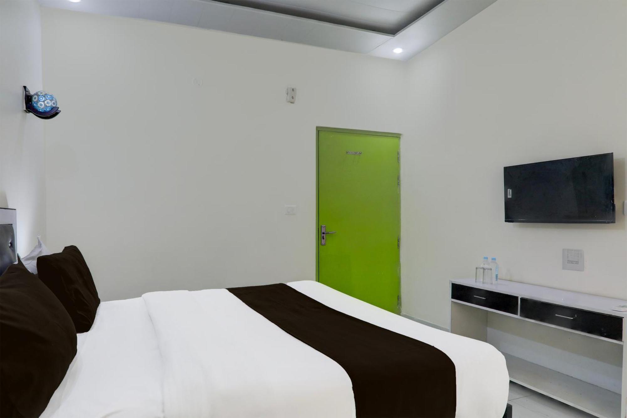 Super Hotel O Banthara Near Airport Banthra Sikandarpur Buitenkant foto