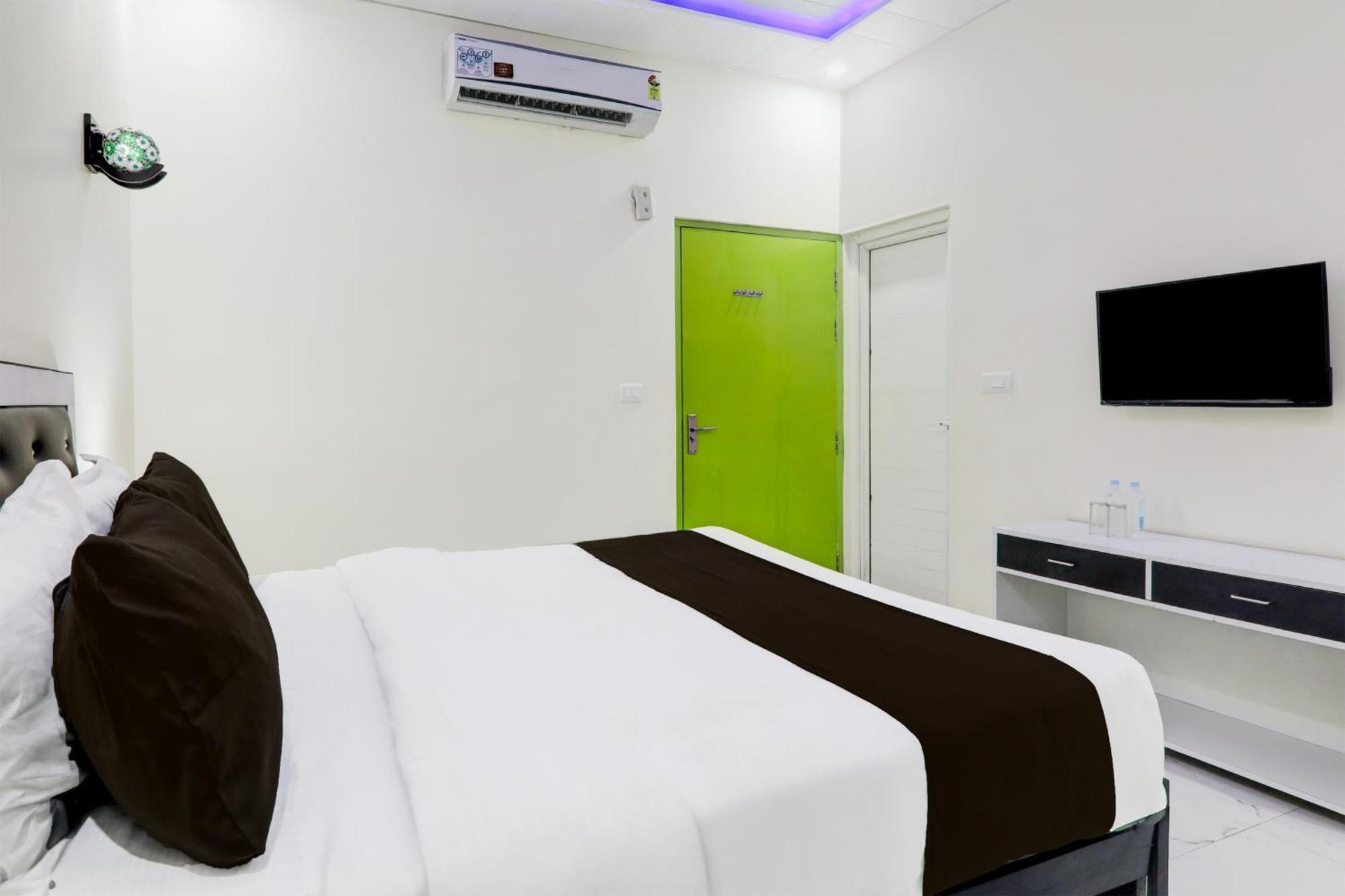 Super Hotel O Banthara Near Airport Banthra Sikandarpur Buitenkant foto