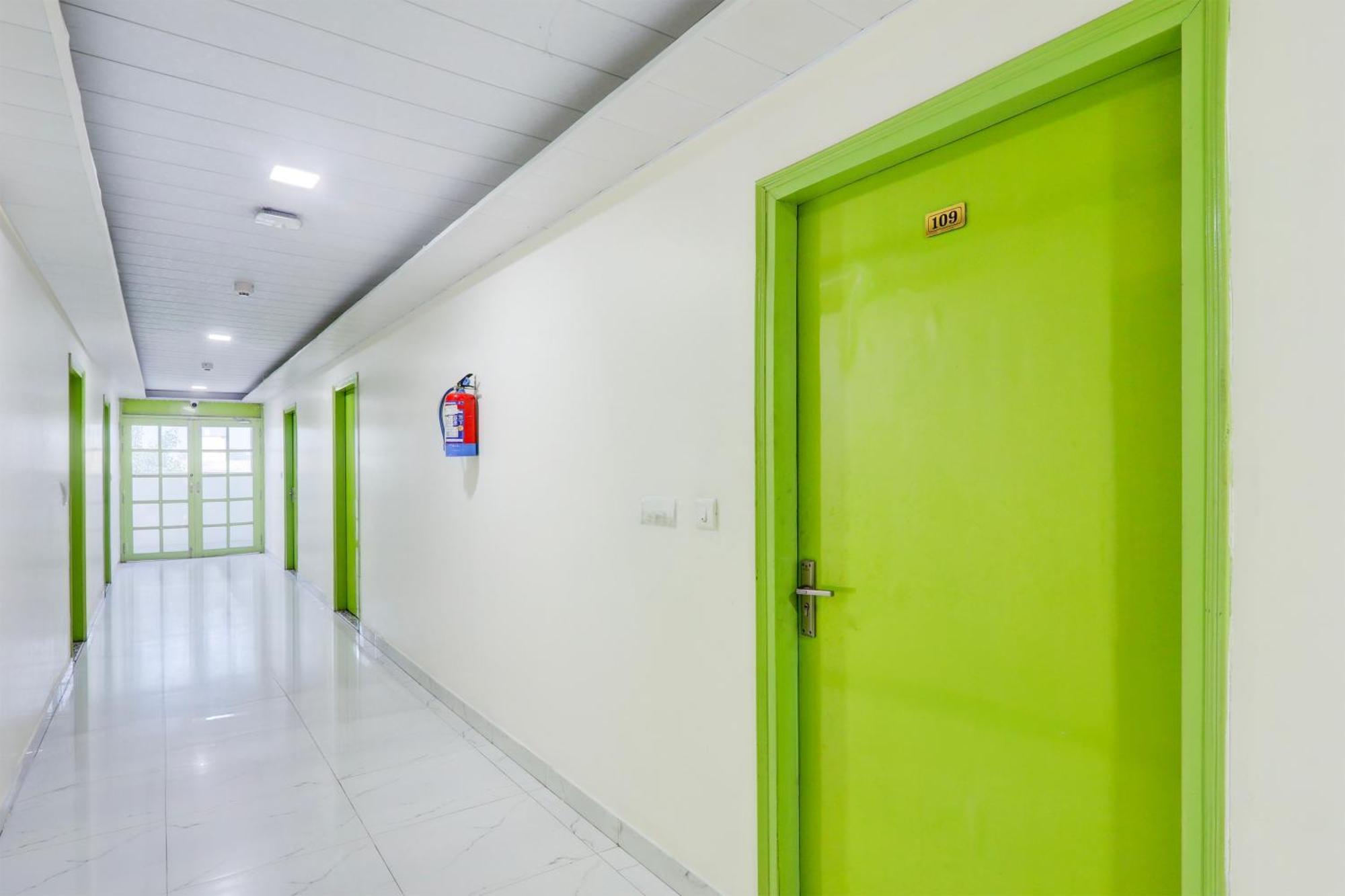 Super Hotel O Banthara Near Airport Banthra Sikandarpur Buitenkant foto