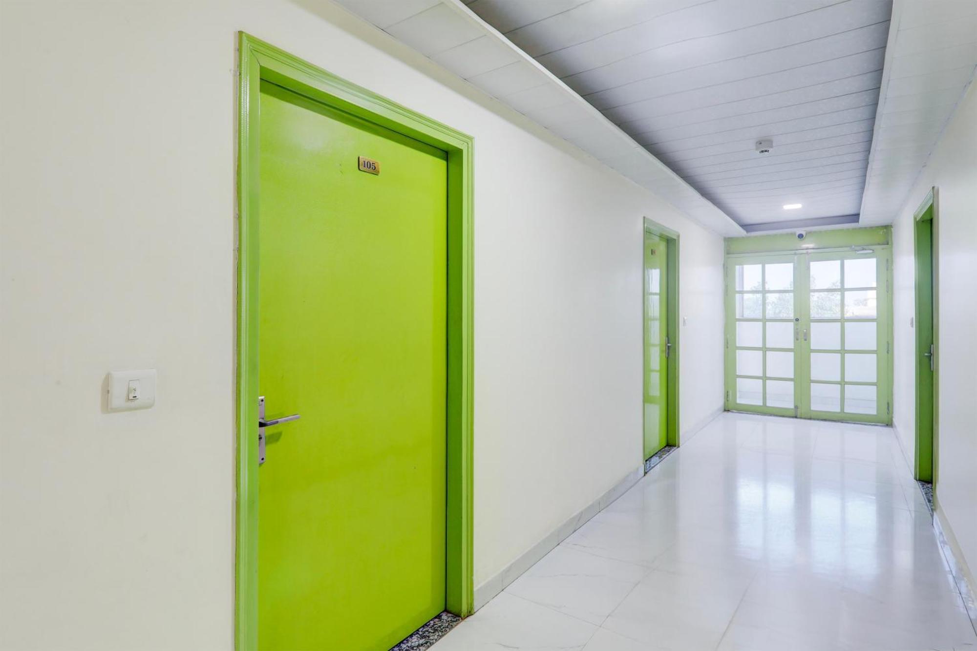 Super Hotel O Banthara Near Airport Banthra Sikandarpur Buitenkant foto